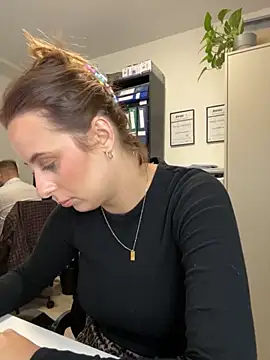 Snapshot of Hii_Lolla chatting on 10.14.25 Hii Lolla online show from 10.14.25