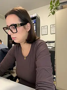 Snapshot of Hii_Lolla chatting on 10.23.25 Hii Lolla online show from 10.23.25