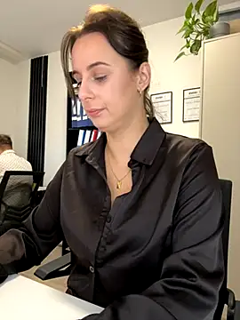 Snapshot of Hii_Lolla chatting on 10.29.25 Hii Lolla online show from 10.29.25