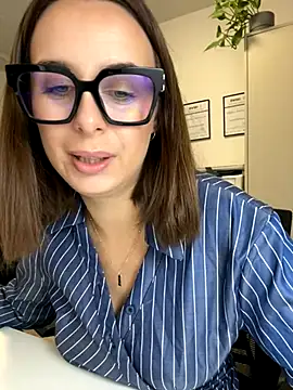 Snapshot of Hii_Lolla chatting on 11.26.25 Hii Lolla online show from 11.26.25