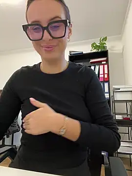 Snapshot of Hii_Lolla chatting on 12.01.25 Hii Lolla online show from 12.01.25