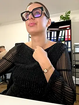 Snapshot of Hii_Lolla chatting on 12.02.25 Hii Lolla online show from 12.02.25