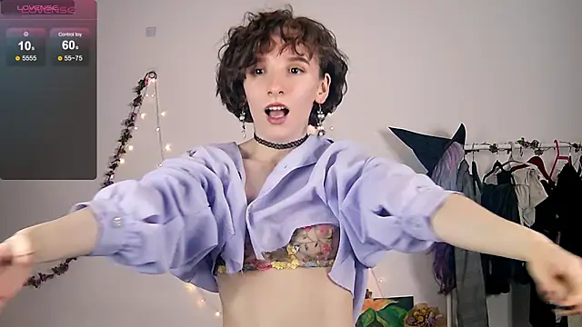 Snapshot of Violet_Veliya chatting on 11.28.25 Violet Veliya online show from 11.28.25