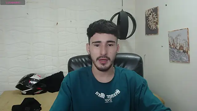 Snapshot of DmitriSanders chatting on 12.14.24 DmitriSanders online show from 12.14.24