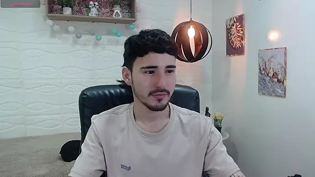 Snapshot of DmitriSanders chatting on 01.06.25 DmitriSanders online show from 01.06.25