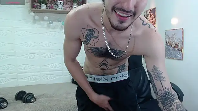 Snapshot of DmitriSanders chatting on 01.07.25 DmitriSanders online show from 01.07.25