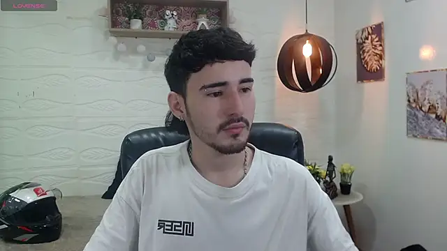 Snapshot of DmitriSanders chatting on 01.07.25 DmitriSanders online show from 01.07.25