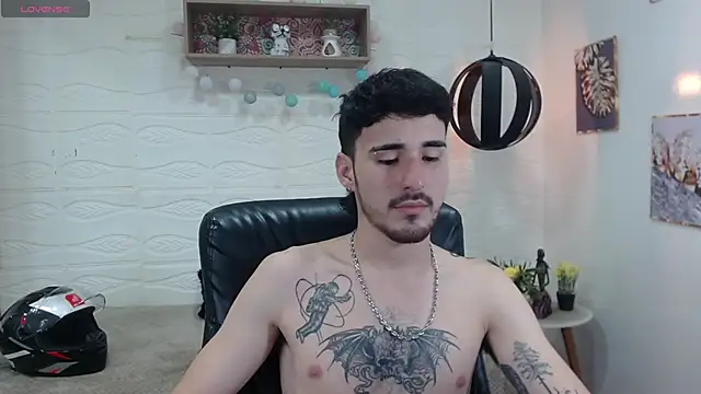 Snapshot of DmitriSanders chatting on 01.21.25 DmitriSanders online show from 01.21.25