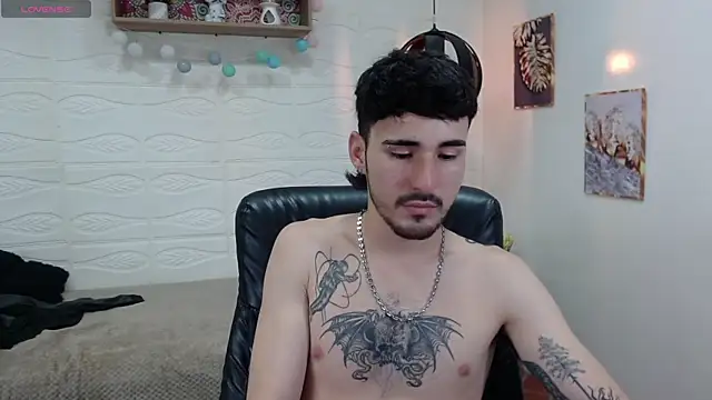 Snapshot of DmitriSanders chatting on 01.23.25 DmitriSanders online show from 01.23.25