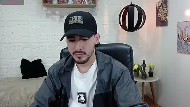 Snapshot of DmitriSanders chatting on 01.27.25 DmitriSanders online show from 01.27.25