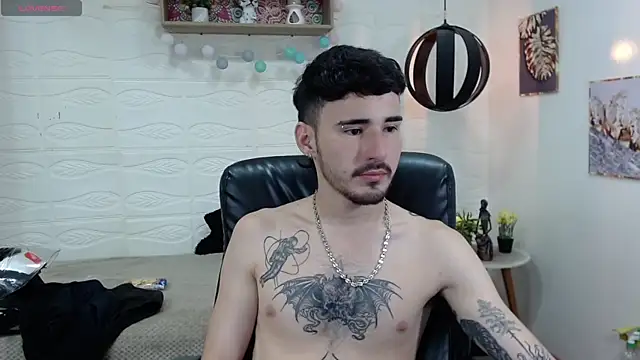 Snapshot of DmitriSanders chatting on 02.05.25 DmitriSanders online show from 02.05.25