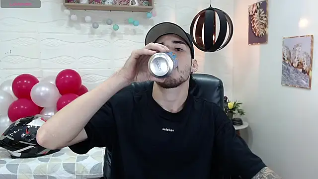 Snapshot of DmitriSanders chatting on 02.15.25 DmitriSanders online show from 02.15.25