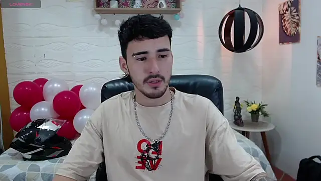 Snapshot of DmitriSanders chatting on 02.20.25 DmitriSanders online show from 02.20.25