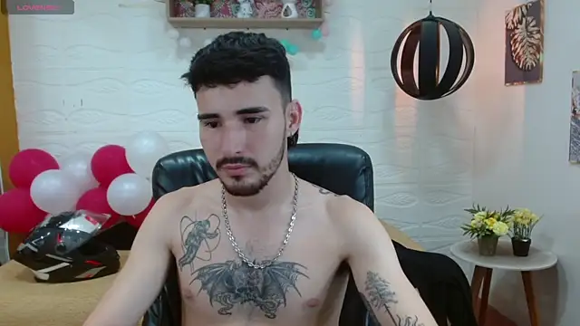 Snapshot of DmitriSanders chatting on 03.04.25 DmitriSanders online show from 03.04.25