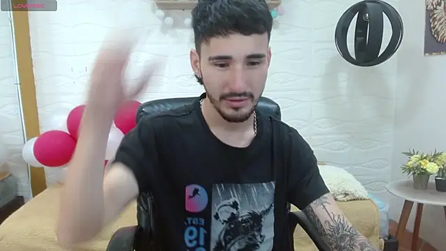 Snapshot of DmitriSanders chatting on 03.08.25 DmitriSanders online show from 03.08.25