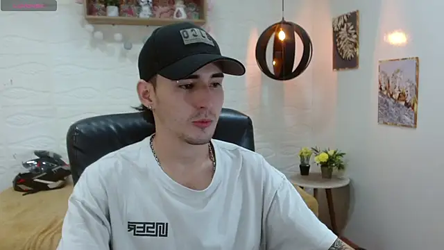 Snapshot of DmitriSanders chatting on 03.12.25 DmitriSanders online show from 03.12.25