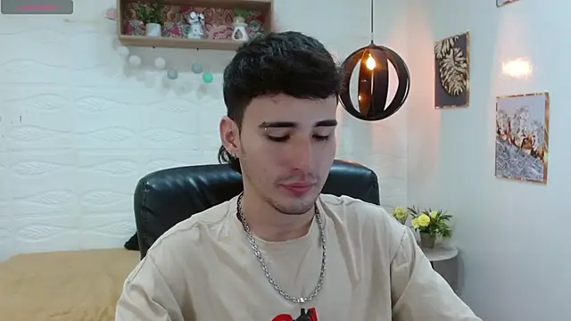 Snapshot of DmitriSanders chatting on 03.13.25 DmitriSanders online show from 03.13.25