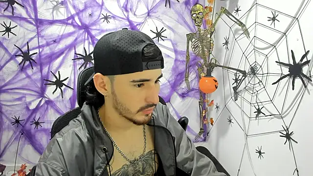 Snapshot of DmitriSanders chatting on 09.29.25 DmitriSanders online show from 09.29.25