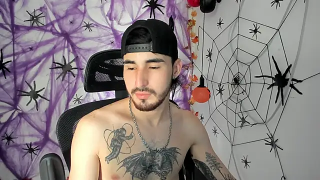 Snapshot of DmitriSanders chatting on 10.16.25 DmitriSanders online show from 10.16.25