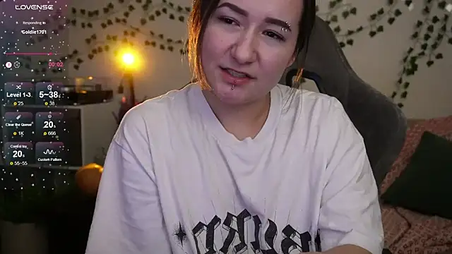 Snapshot of Megan__Hart chatting on 11.09.25 Megan Hart online show from 11.09.25