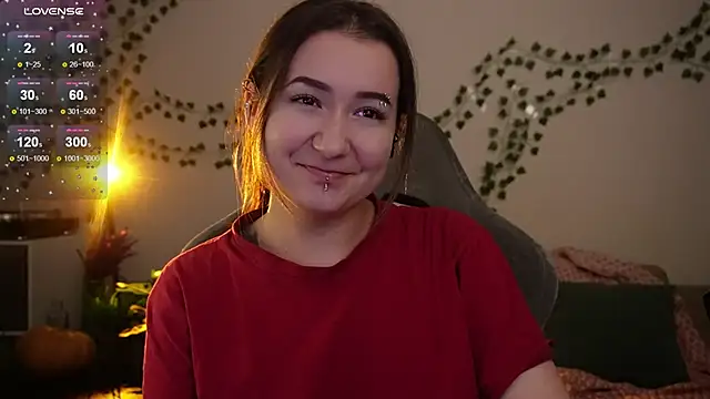 Snapshot of Megan__Hart chatting on 11.10.25 Megan Hart online show from 11.10.25