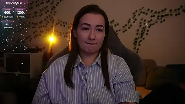 Snapshot of Megan__Hart chatting on 11.15.25 Megan Hart online show from 11.15.25