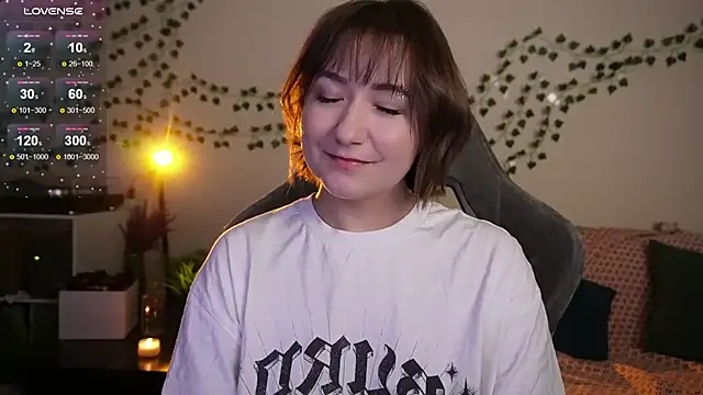 Snapshot of Megan__Hart chatting on 11.26.25 Megan Hart online show from 11.26.25