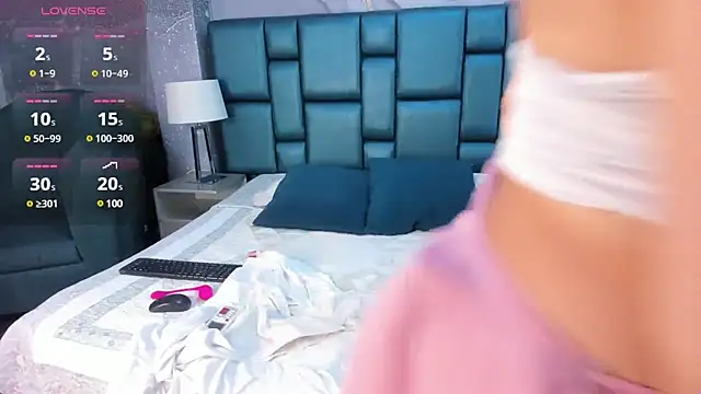 Nahomi Wild online show from 12.06.24