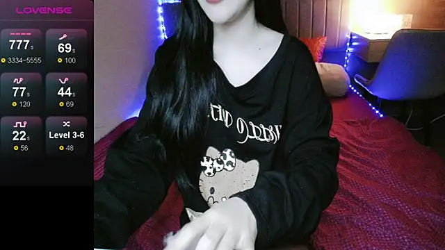 Snapshot of _Viviann_ chatting on 11.21.25 Viviann online show from 11.21.25