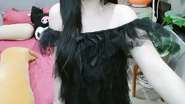 Snapshot of _Viviann_ chatting on 11.28.25 Viviann online show from 11.28.25