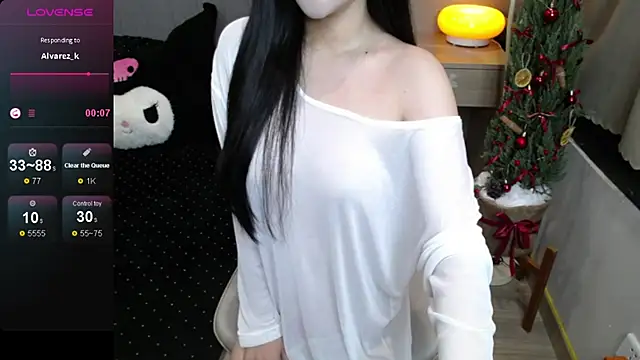 Snapshot of _Viviann_ chatting on 12.22.25 Viviann online show from 12.22.25