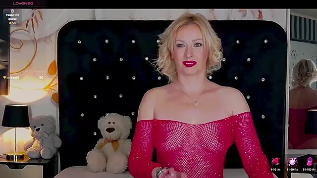 Snapshot of OliviaShaw23 chatting on 10.19.25 OliviaShaw23 online show from 10.19.25