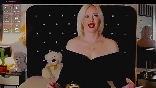 Snapshot of OliviaShaw23 chatting on 12.13.25 OliviaShaw23 online show from 12.13.25