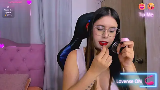 Snapshot of ParisShayk chatting on 07.24.26 ParisShayk online show from 07.24.26