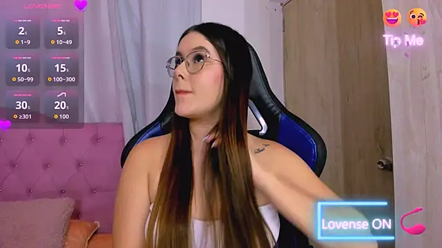 Snapshot of ParisShayk chatting on 07.25.26 ParisShayk online show from 07.25.26