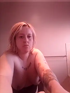 Snapshot of mollymay69 chatting on 02.26.26 mollymay69 online show from 02.26.26