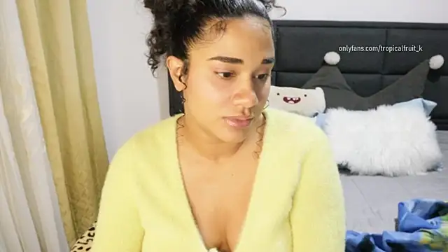 Snapshot of Mysensualbrunette1 chatting on 12.22.25 Mysensualbrunette1 online show from 12.22.25