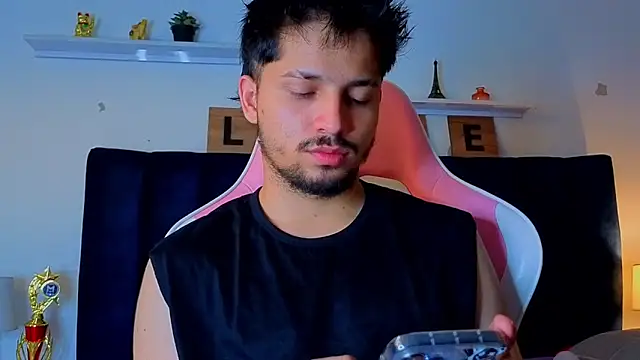 Snapshot of Issac_james_ chatting on 03.18.26 Issac james online show from 03.18.26