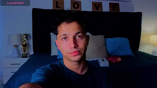 Snapshot of Issac_james_ chatting on 04.10.26 Issac james online show from 04.10.26