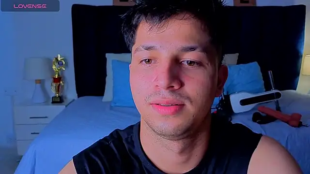 Snapshot of Issac_james_ chatting on 04.11.26 Issac james online show from 04.11.26