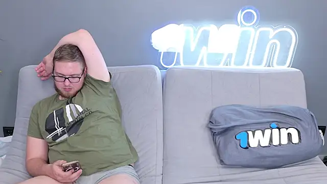 Snapshot of Ksenny chatting on 12.22.24 Ksenny online show from 12.22.24