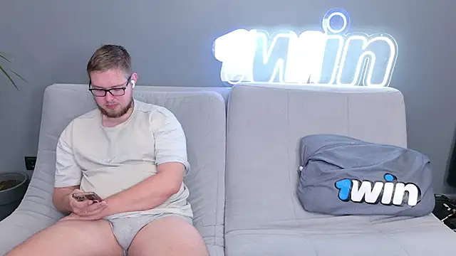 Snapshot of Ksenny chatting on 12.27.24 Ksenny online show from 12.27.24