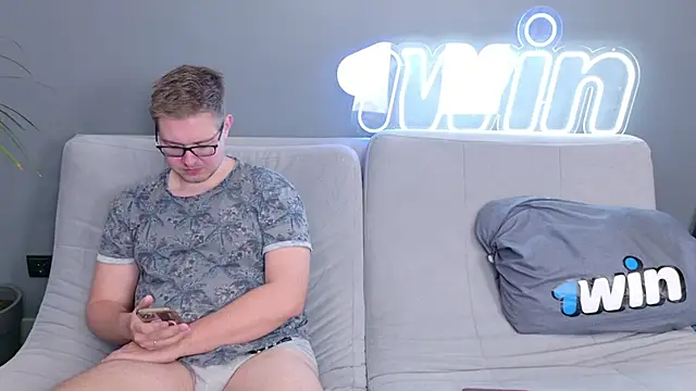 Snapshot of Ksenny chatting on 12.29.24 Ksenny online show from 12.29.24