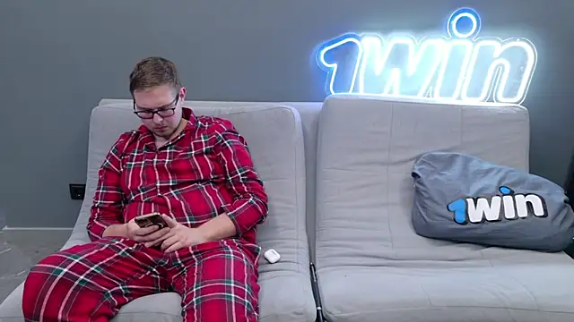 Snapshot of Ksenny chatting on 01.08.25 Ksenny online show from 01.08.25