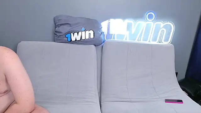 Snapshot of Ksenny chatting on 01.10.25 Ksenny online show from 01.10.25