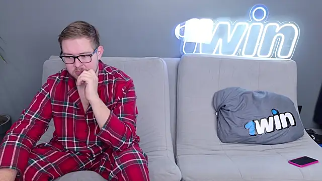 Snapshot of Ksenny chatting on 01.18.25 Ksenny online show from 01.18.25