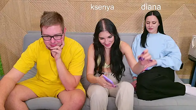 Snapshot of Ksenny chatting on 10.04.25 Ksenny online show from 10.04.25