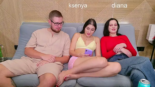 Snapshot of Ksenny chatting on 10.21.25 Ksenny online show from 10.21.25