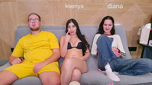 Snapshot of Ksenny chatting on 11.12.25 Ksenny online show from 11.12.25