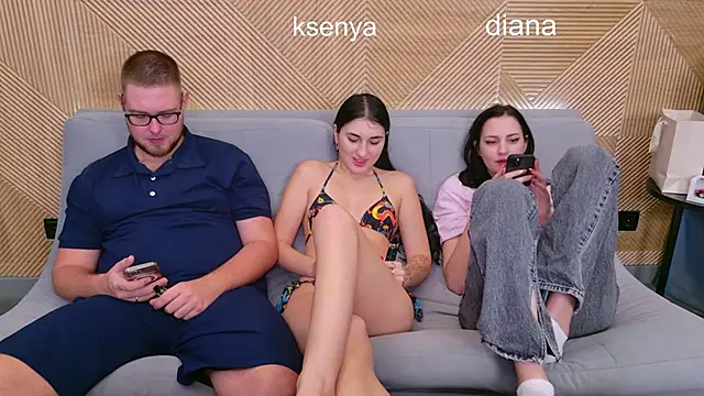 Snapshot of Ksenny chatting on 11.24.25 Ksenny online show from 11.24.25